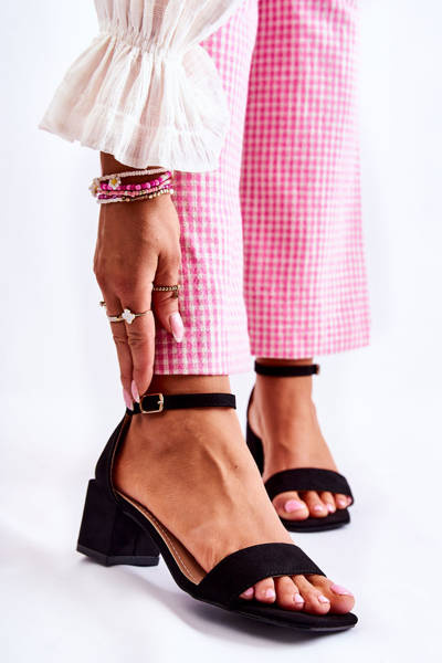 Замшеві жіночі босоніжки на каблуці чорні Tellis