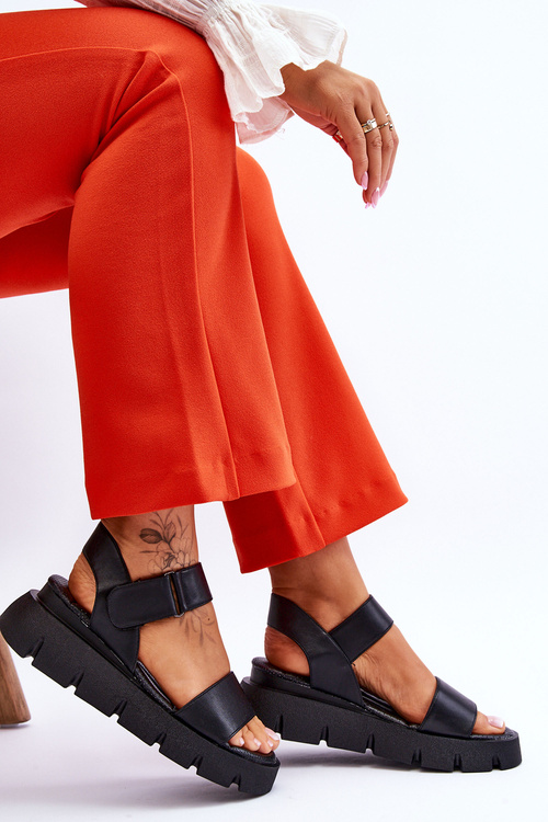 Жіночі шкіряні босоніжки на платформі чорні Katte