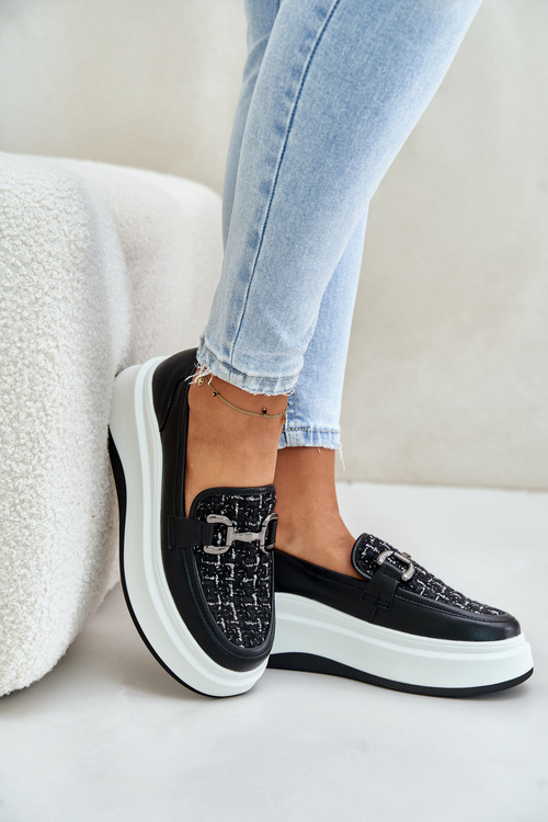 Шкіряні жіночі мокасини на платформі з декором чорні Vinceza 89105