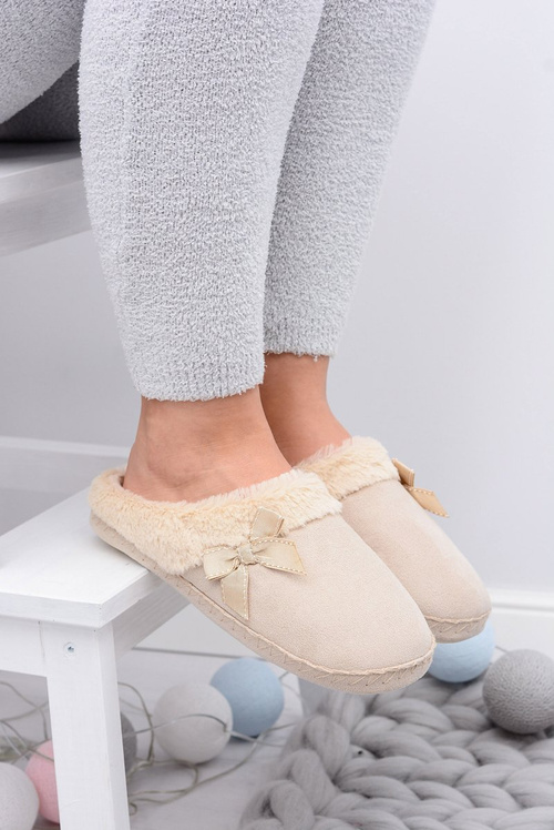 Жіночі шльопанці з хутром і метеликом SOXO бежеві