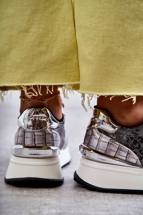 Жіноче спортивне взуття на танкетці GOE KK2N4083 Silver