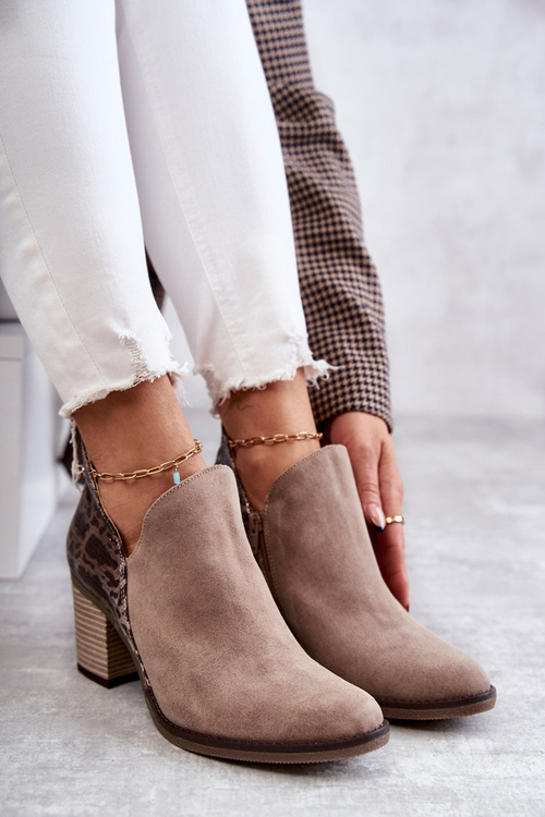 Жіночі шкіряні чоботи на підборах Maciejka Beige 04492-43