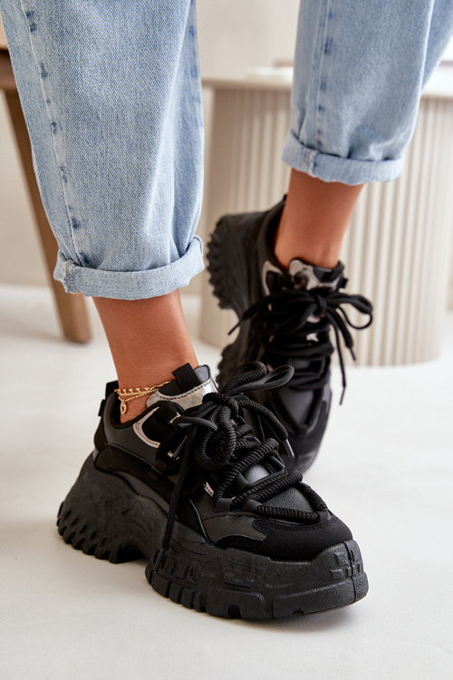 Жіночі кросівки на масивній підошві чорні Nevela