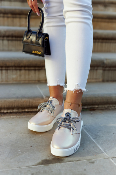 Жіночі шкіряні кросівки з декором металік Carrey Pink