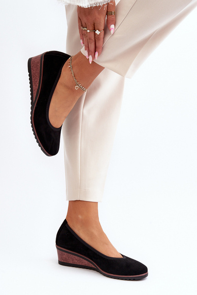 Жіночі туфлі на танкетці чорні Belli