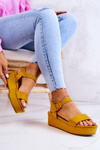 Замшеві босоніжки на платформі жовтого кольору