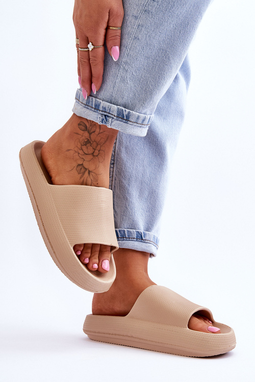 Модні світлі шльопанці на масивній підошві бежеві Rebel