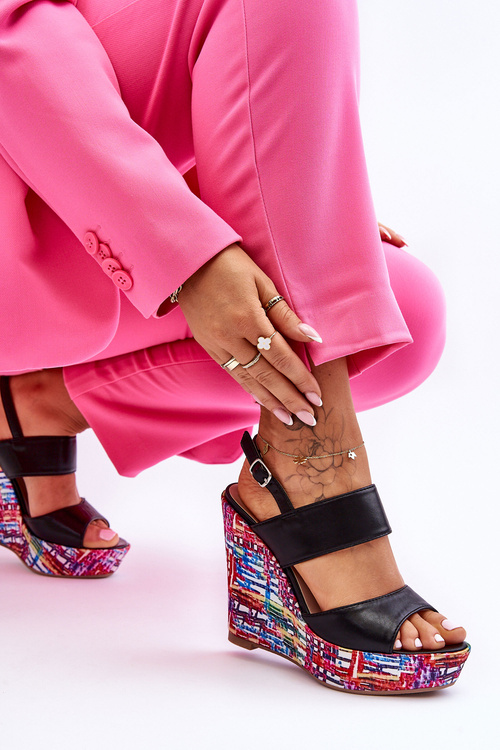 Жіночі босоніжки на танкетці Чорні Calderia