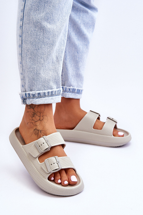 Жіночі поролонові босоніжки зі смужкою світло-сірі Sharmen