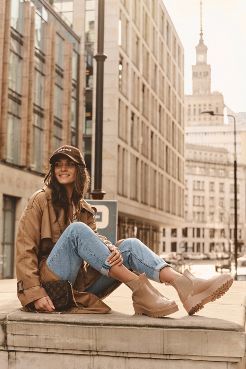 Чоботи жіночі лаковані на платформі Big Star MM274396 Бежеві