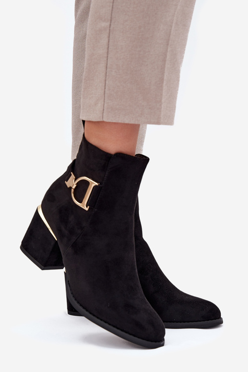 Теплі жіночі чоботи на підборах з золотими елементами чорний Ambrine