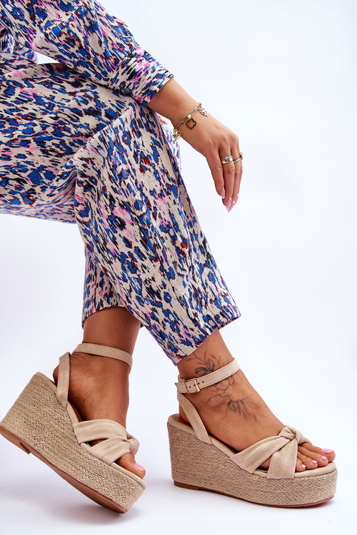 Жіночі босоніжки на танкетці бежеві Kendall