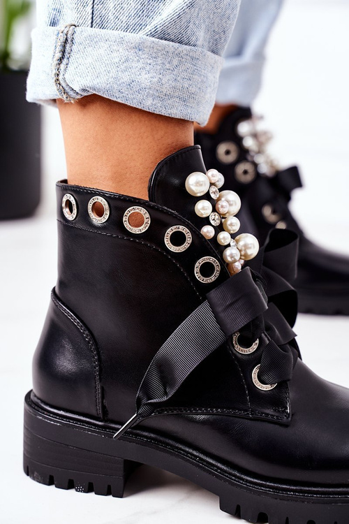 Утеплені чоботи з перлами чорного перла