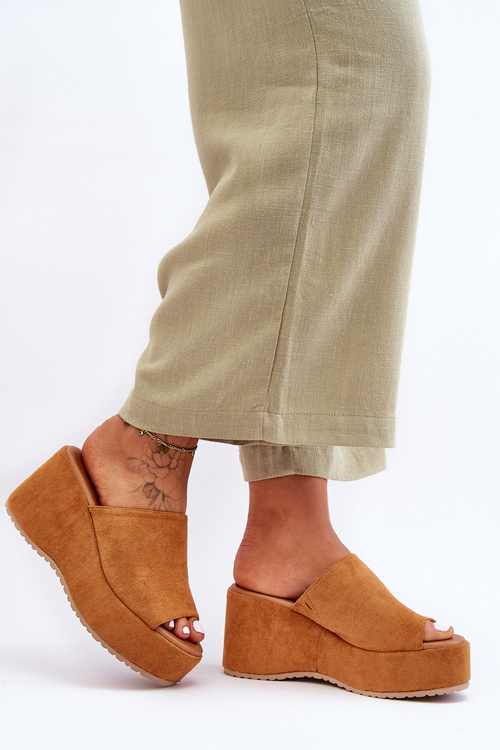 Жіночі тапочки на масивній платформі Camel Martina