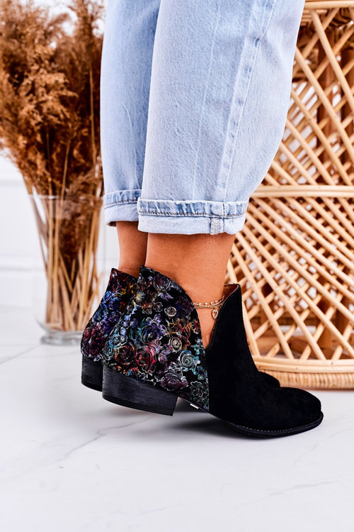 Жіночі шкіряні черевики Maciejka чорні з квіточками 04091-57