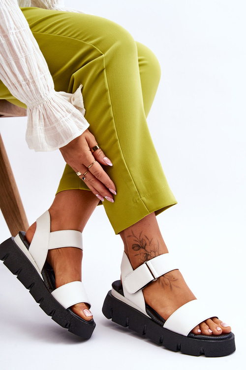 Жіночі шкіряні босоніжки на платформі білі Katte