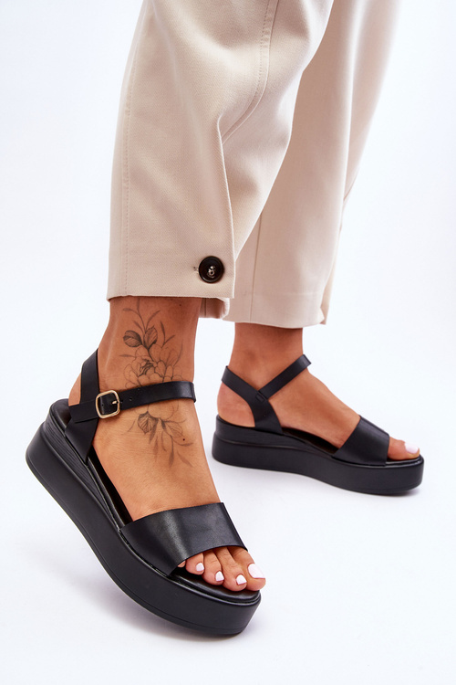 Зручні шкіряні босоніжки на танкетці Tifena чорного кольору