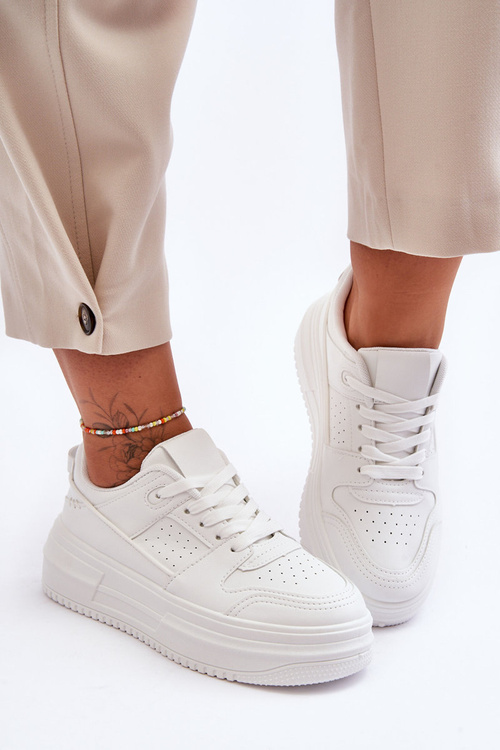 Жіноче шкіряне спортивне взуття на масивній платформі білого кольору Belisso