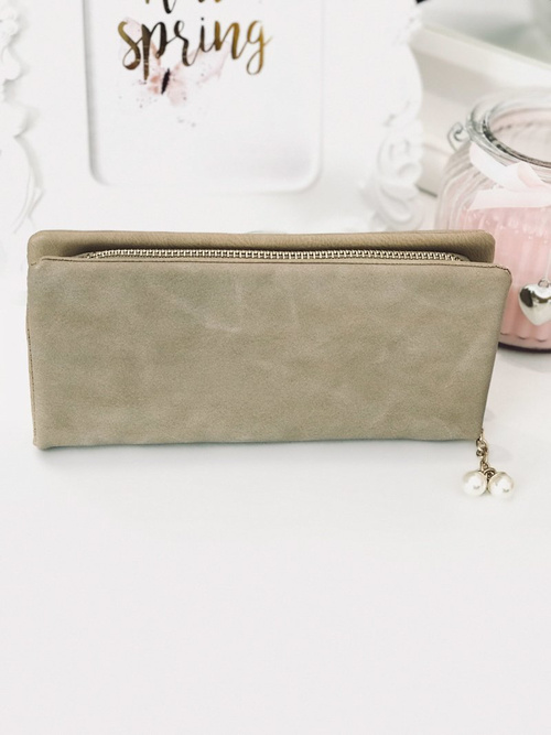 Великий жіночий гаманець бежевого кольору