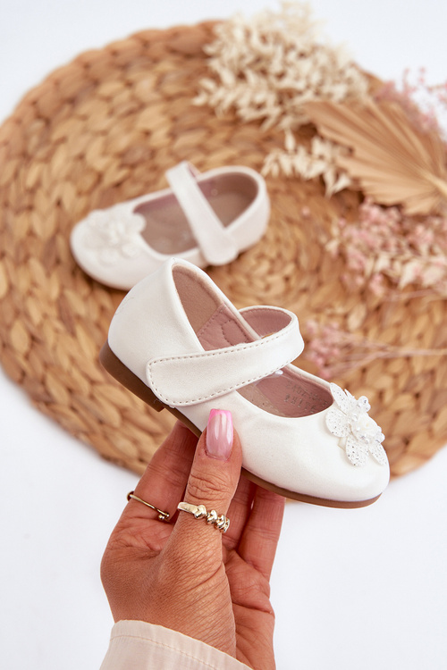 Дитячі балетки із застібкою на липучці та декором White Serinde