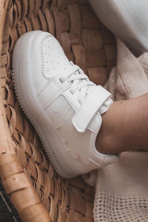 Дитяче шкіряне спортивне взуття на липучці White Angel