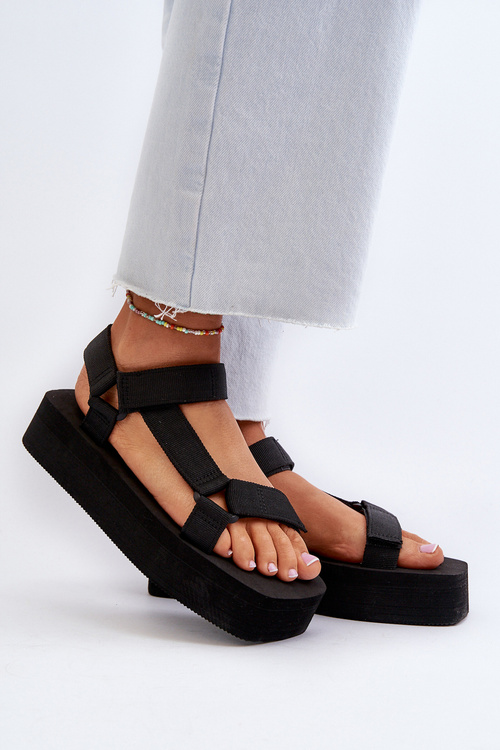 Жіночі чорні босоніжки на платформі Edireda
