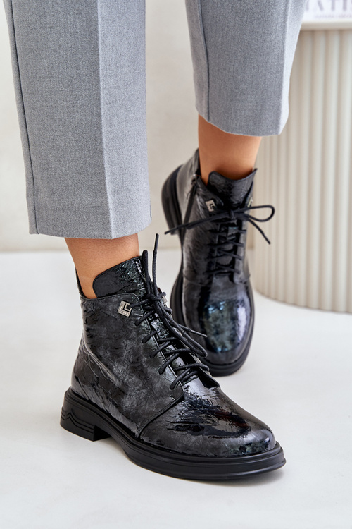 Шкіряні лаковані жіночі ботильйони утеплені на блискавці D&A LZ42-042 чорно-сірі