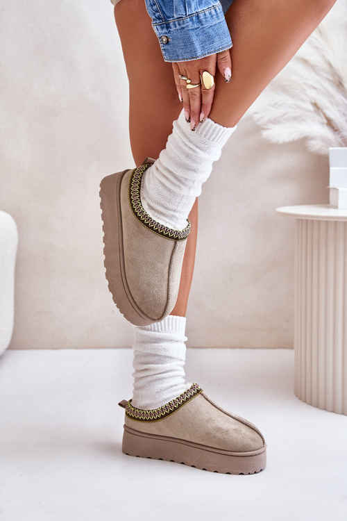 Жіночі зимові чоботи на платформі, утеплені хутром зеленого кольору