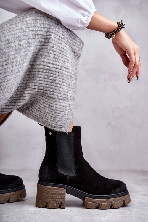 Жіночі замшеві чоботи на платформі чорні Hilde