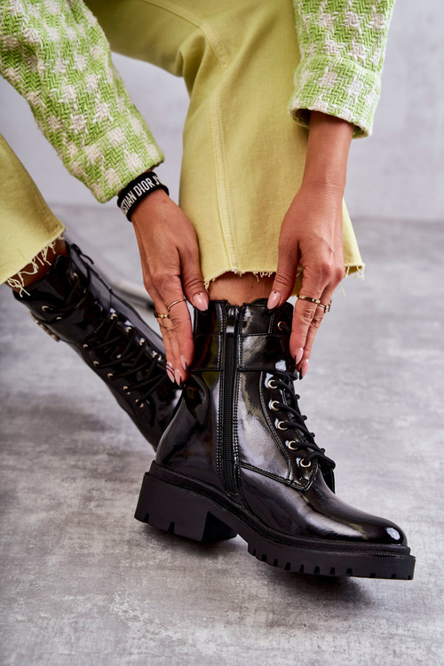 Лаковані жіночі теплі чоботи з декором Black Hayes