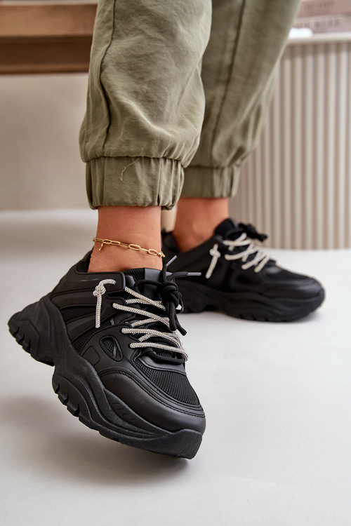 Жіночі кросівки на масивній підошві з декоративною шнурівкою Black Relissa
