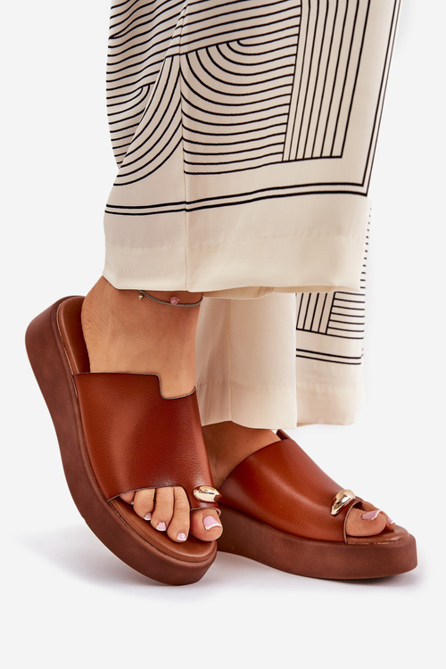 Жіночі сандалі на платформі та низькому каблуці з декоративним елементом Camel Saqesse