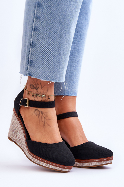 Жіночі класичні босоніжки на танкетці Black Malani