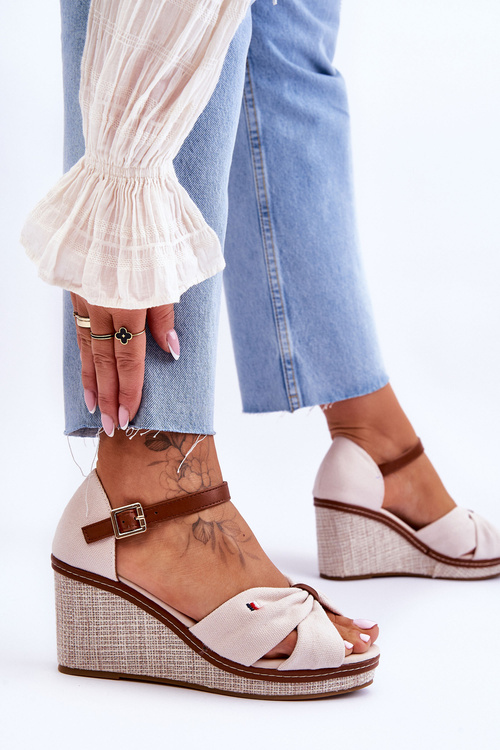 Жіночі босоніжки на плетеній танкетці Бежеві Джудіт