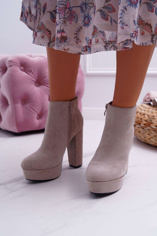 Жіночі чоботи на шпильці на платформі замшеві бежеві Celinne