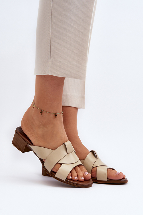 Бежеві шкіряні жіночі босоніжки на низьких підборах Zazoo 40236