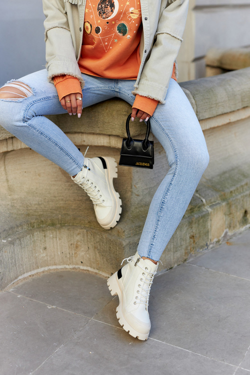 Чоботи жіночі світло-бежеві Larina