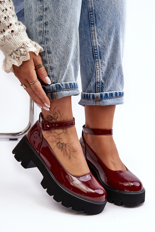 Жіночі лаковані туфлі на низькому каблуці з пряжкою бордового кольору Owena