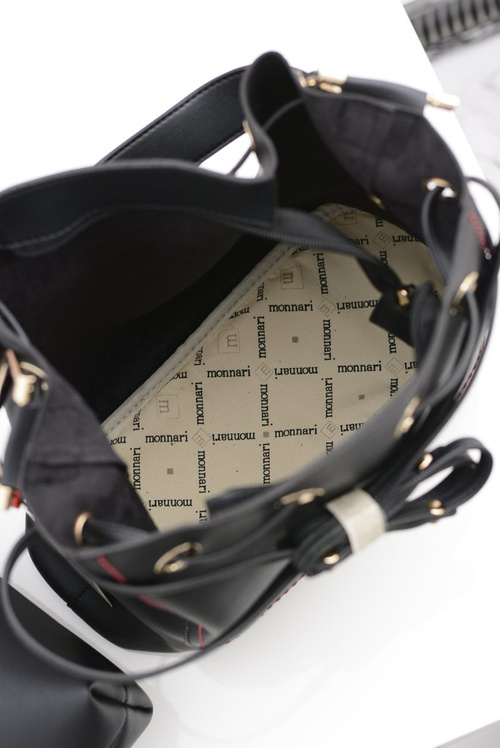 Чорна жіноча сумка через плече Monnari