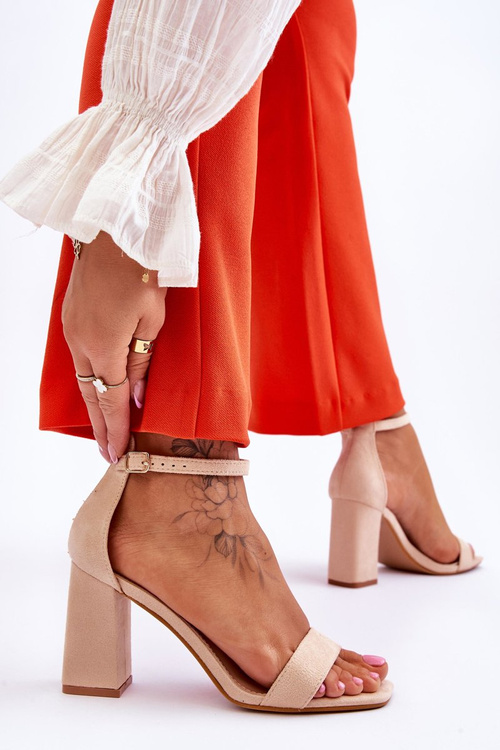 Жіночі босоніжки на стійкому каблуці бежеві Lavissa