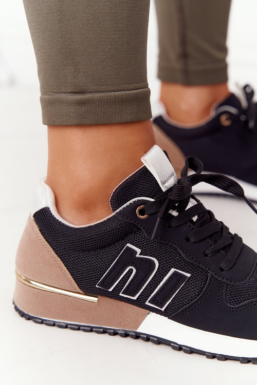 Жіноче спортивне взуття Кросівки Чорні Maddie