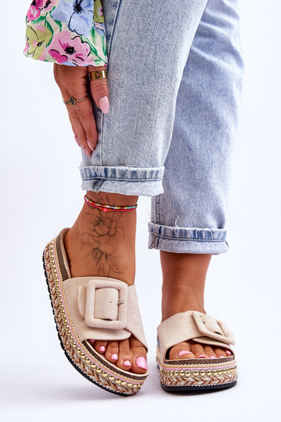 Жіночі босоніжки на декорованій платформі бежеві Joyce