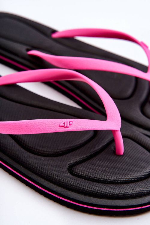 Жіночі класичні шльопанці 4F 4FSS23FFLIF067-21S чорно-рожевий