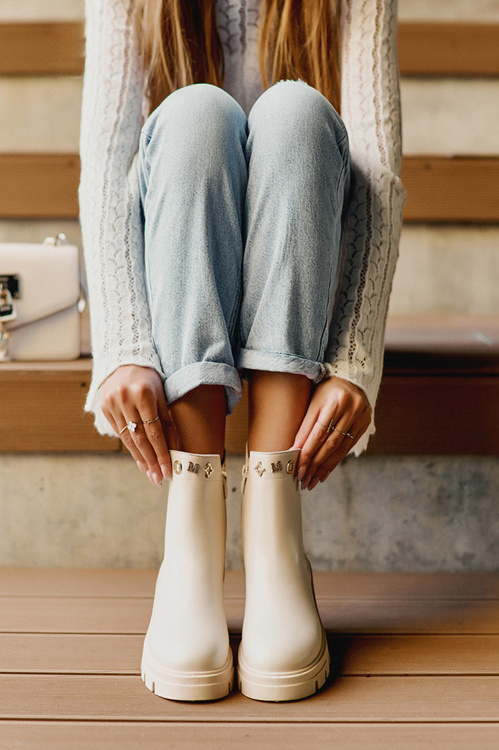 Жіночі шкіряні ботфорти з прикрасами світло-бежевого кольору Lobb