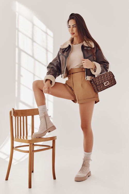 Жіночі замшеві чоботи на зав'язках бежеві афра