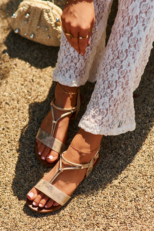 Жіночі сандалі на плоскій підошві з ремінцями S.Barski KV27-010 золото