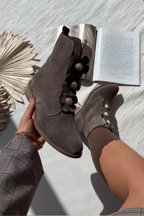 Замшеві жіночі ботінки з декоративними квітами Zazoo 3085 темно-бежеві