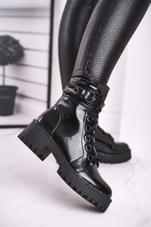 Чоботи жіночі лаковані чорні з головою вгору