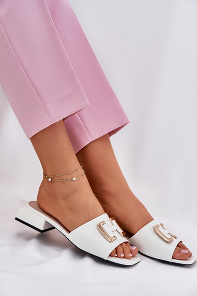 Елегантні Жіночі Сабо На Блоковому Каблуці З Золотим Деталем Vinceza 62229 Білі