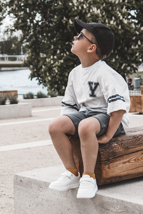 Дитячі кросівки білого кольору Frillo